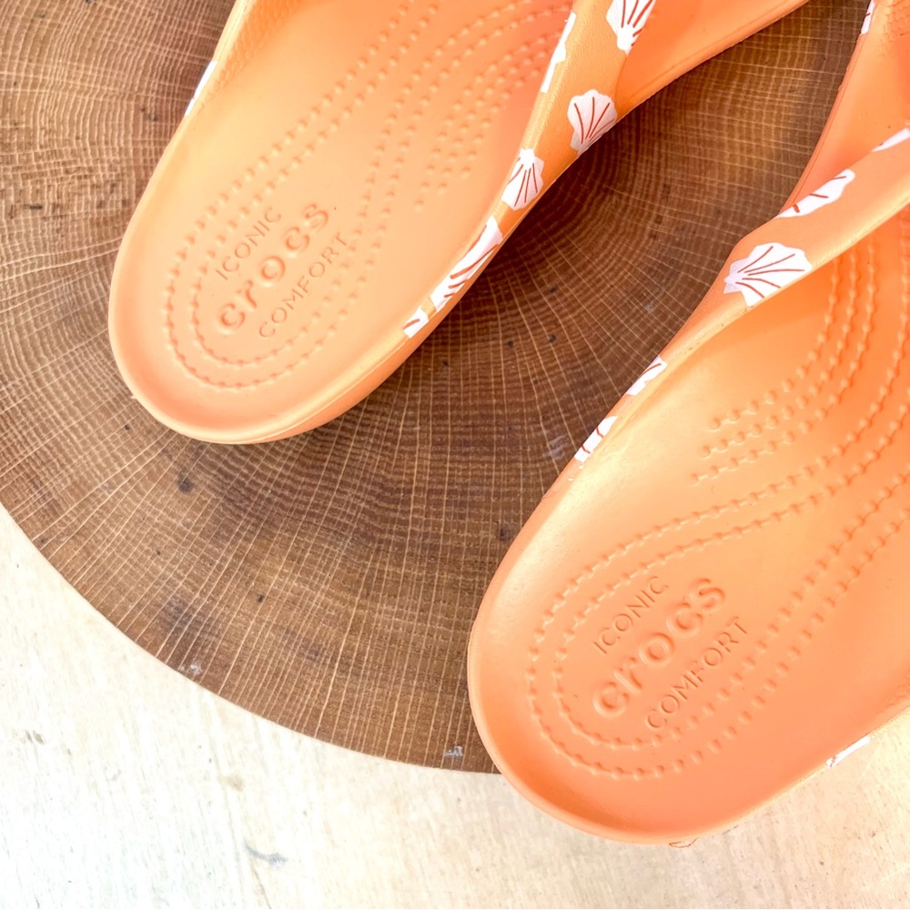 Crocs Kadee II Sandals | Orange with White Seashell Print | Size 8 - Picture 8 of 14